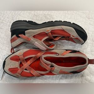 Water/Beach shoes Size 8-1/2D Velcro closures Orange/White